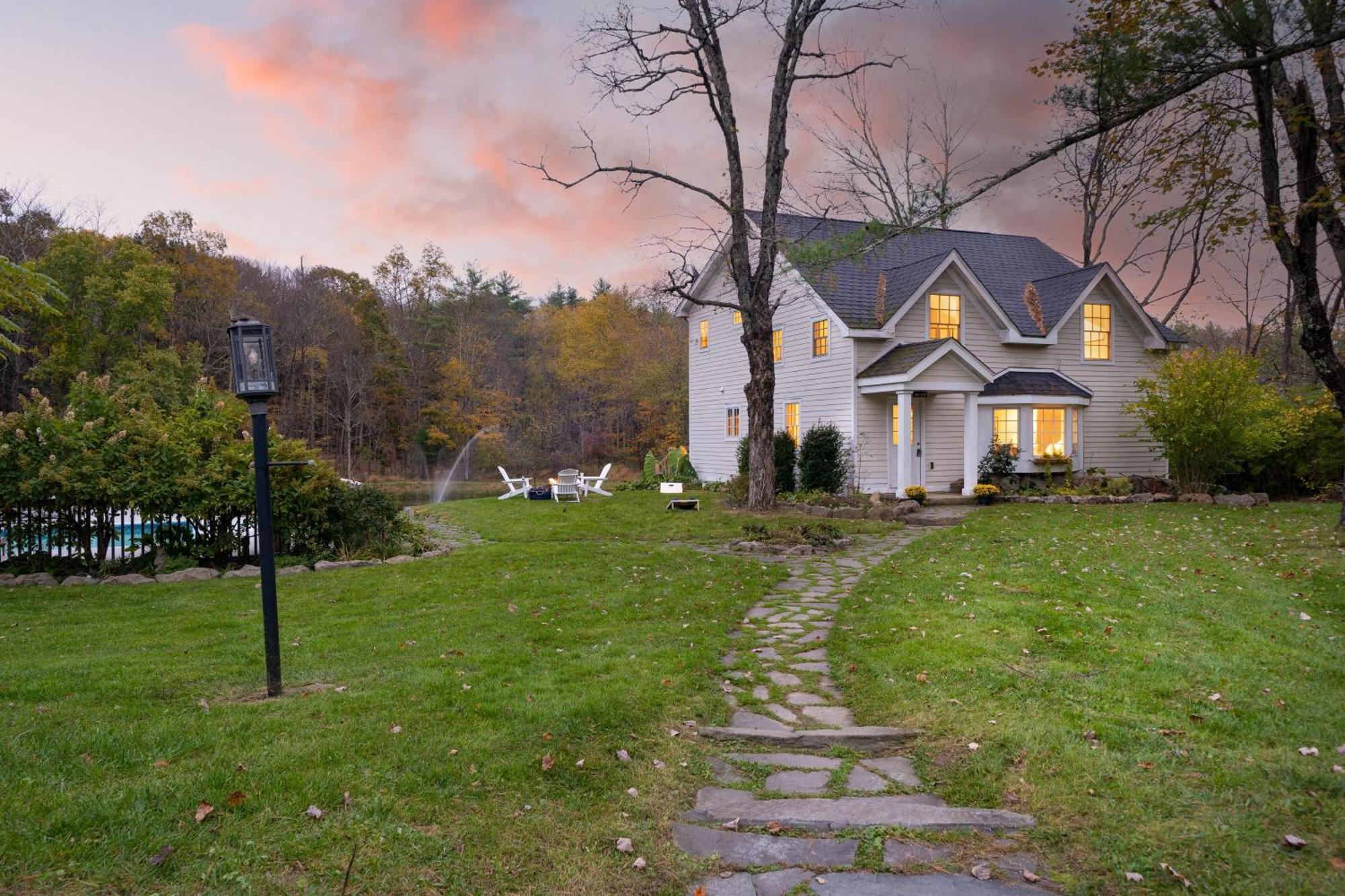 Cortland By Avantstay Charming Heritage Estate W Private Lake Pool Согертис Екстериор снимка